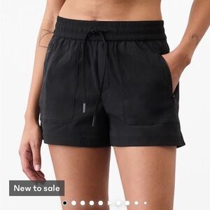 Athleta Trekkie North Mid Rise Black Athletic Shorts Elastic Waist